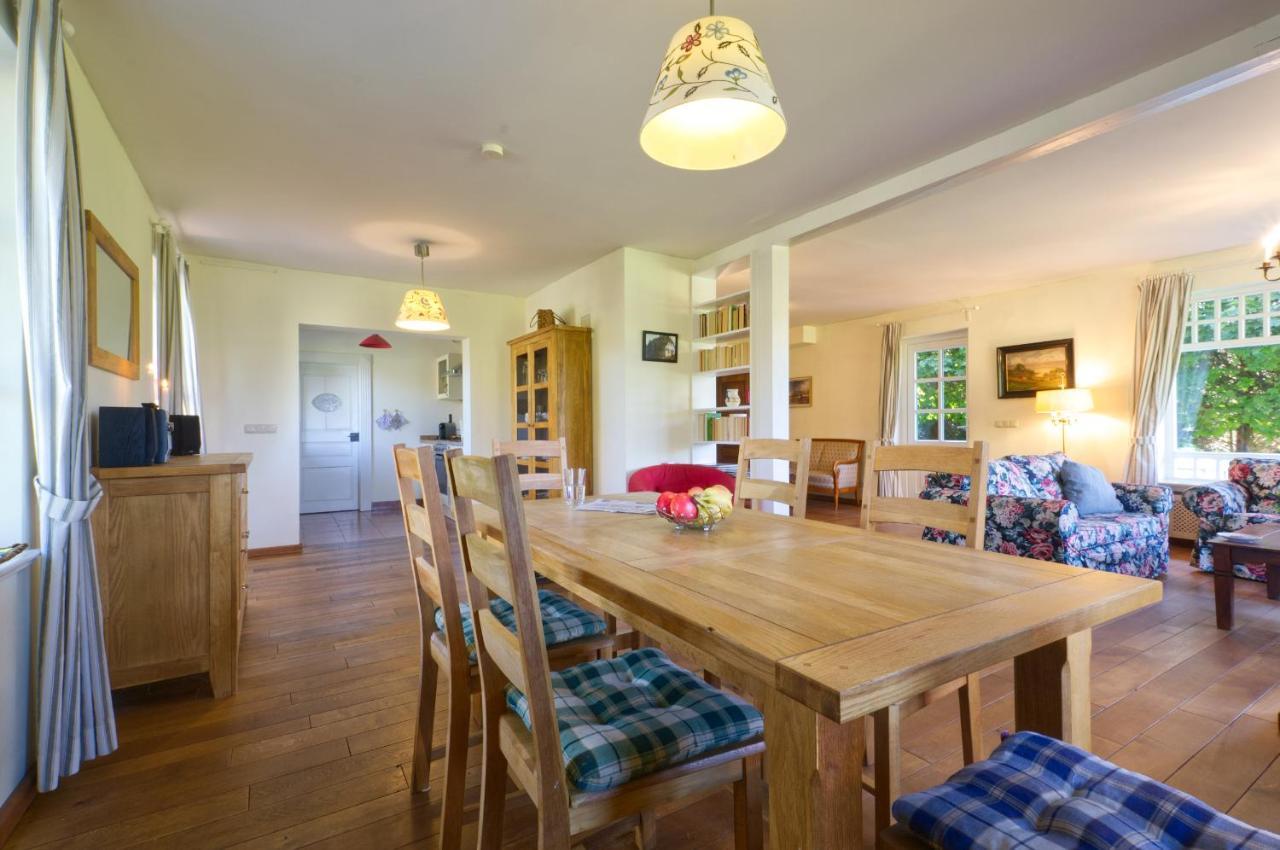 Reetdachhaus Mit Grossem Garten Und Kamin マルロー エクステリア 写真