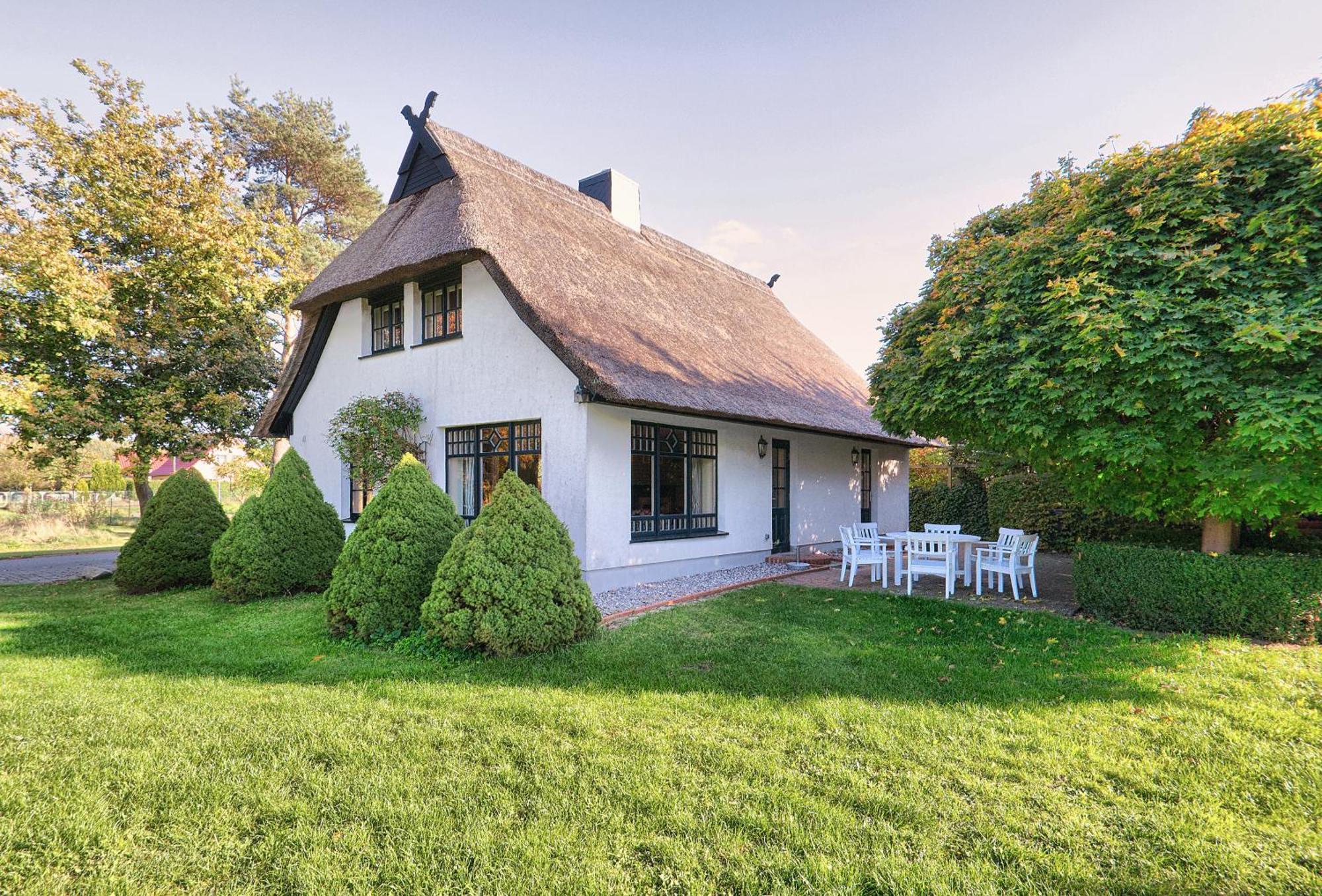 Reetdachhaus Mit Grossem Garten Und Kamin マルロー エクステリア 写真